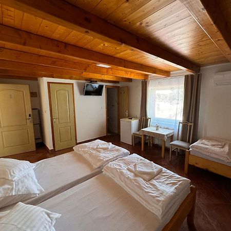 Karcag Fuerdo Panzio Bed & Breakfast エクステリア 写真