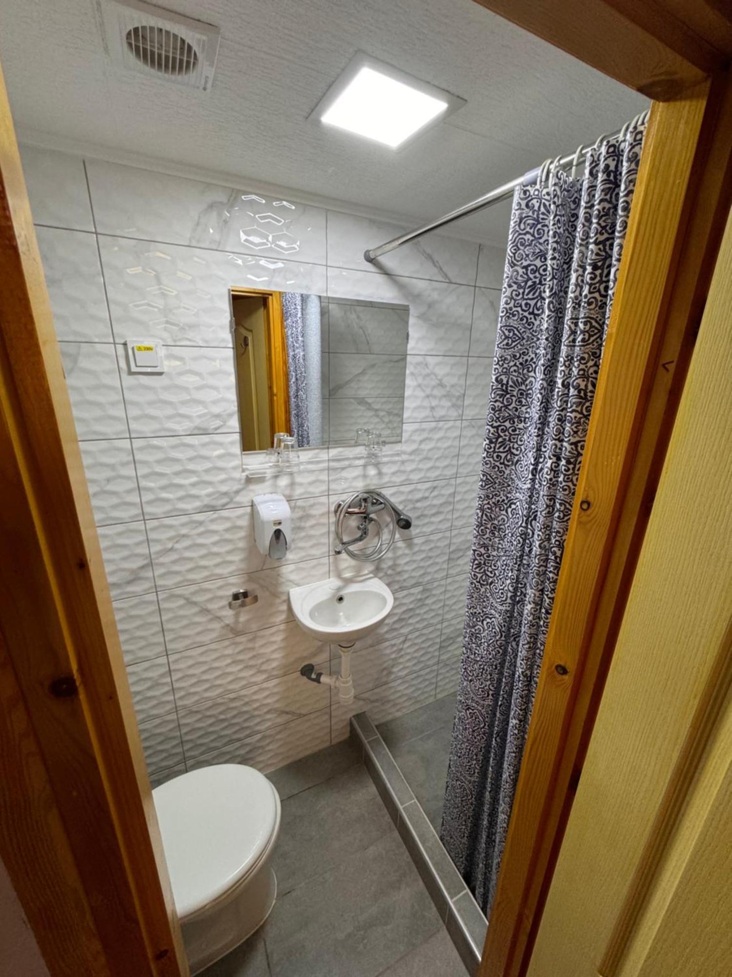 Karcag Fuerdo Panzio Bed & Breakfast エクステリア 写真