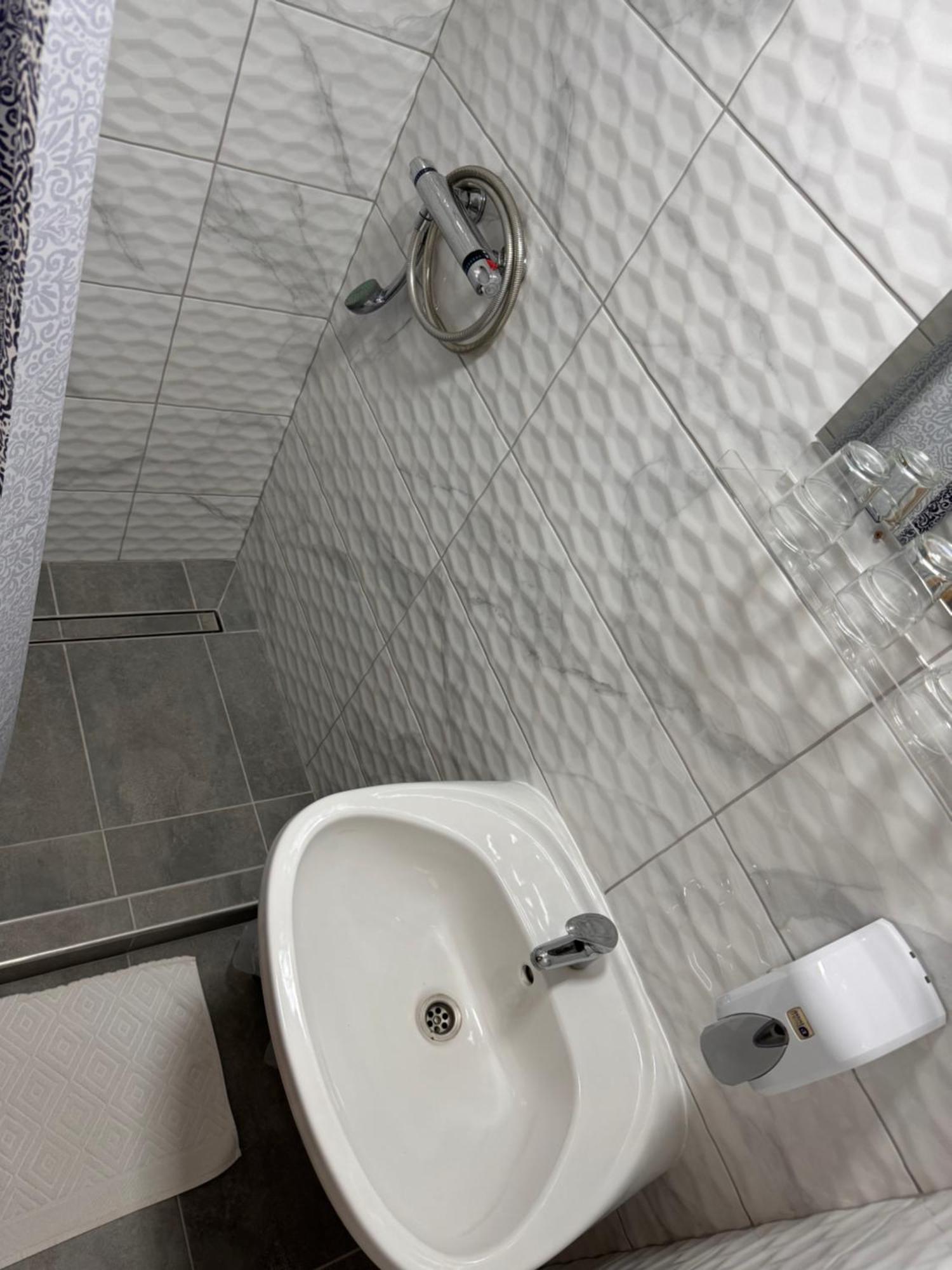 Karcag Fuerdo Panzio Bed & Breakfast エクステリア 写真